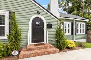 Exterior detail - Relax in comfort in this stylish Midtown home! (Tallahassee)