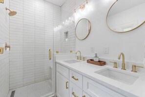 Hair dryer, towels - Relax in comfort in this stylish Midtown home! (Tallahassee)