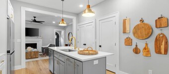 Relax in comfort in this stylish Midtown home!