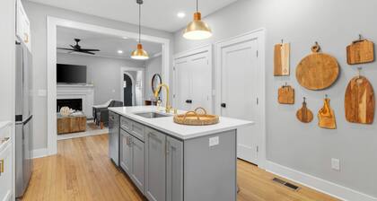 Relax in comfort in this stylish Midtown home!