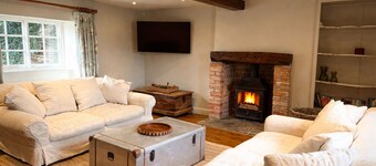 *Newly renovated* Cosy Farm Cottage (3 bed, 3 bath)