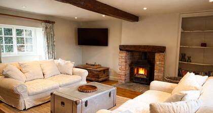 *Newly renovated* Cosy Farm Cottage (3 bed, 3 bath)