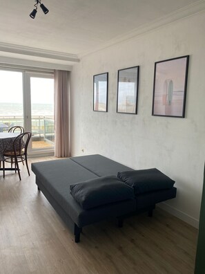 Interior - Renovated 1-bedroom apartment, frontal sea view with terrace (Blankenberge)