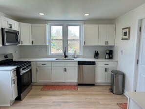 Private kitchen - Pittsburgh House With Yard! (Pittsburgh)
