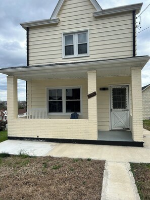 Exterior - Pittsburgh House With Yard! (Pittsburgh)