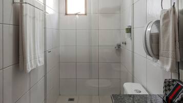 Dusche, Handtücher, Seife, Shampoo