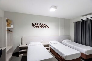 Deluxe Triple Room | Desk, laptop workspace, free WiFi, bed sheets