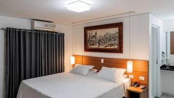 Suite | Een bureau, een laptopwerkplek, gratis wifi, beddengoed