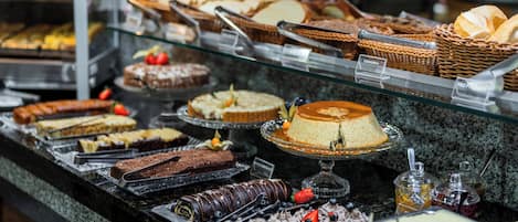 Free daily buffet breakfast