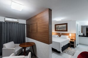 Suite | Desk, laptop workspace, free WiFi, bed sheets