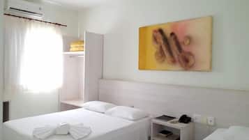Habitación estándar, varias camas | Escritorio, espacio para trabajar con un portátil, wifi gratis