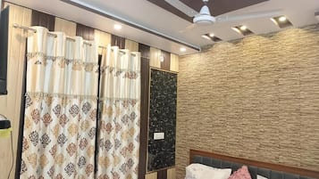 Deluxe Double Room, Garden View