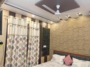 Deluxe Double Room, Garden View - Bhardwaj Darbar (Katariya)