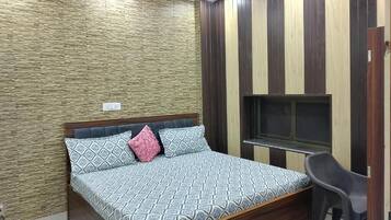 Deluxe Double Room, Garden View