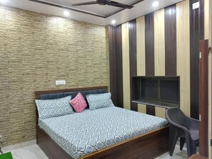 Deluxe Double Room, Garden View