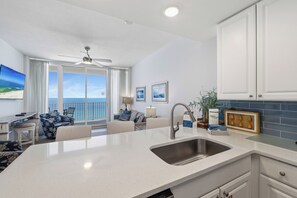Interior - Lighthouse 1009 by Liquid Life (Gulf Shores)