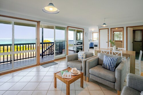 Beachfront Cottage Mollymook