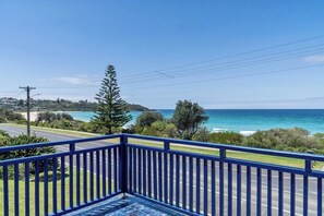 Property grounds - Beachfront Cottage Mollymook (Mollymook Beach)