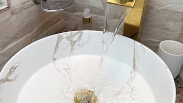 Deluxe bungalow, uitzicht op bergen | Badkamer