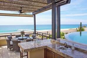 Outdoor dining - Villa Delfines + Manta Dual-Villa Compound in Cabo Real with Easy Golf Access (Cabo San Lucas)