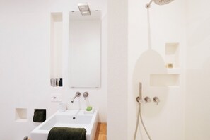 Shower, hair dryer, bidet, towels - Pearl of Gallura - Exclusive refuge, 10' from the sea (agientu)