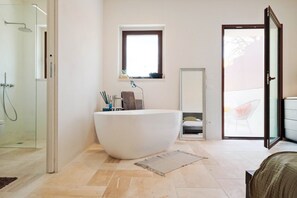 Dusche, Haartrockner, Bidet, Handtücher