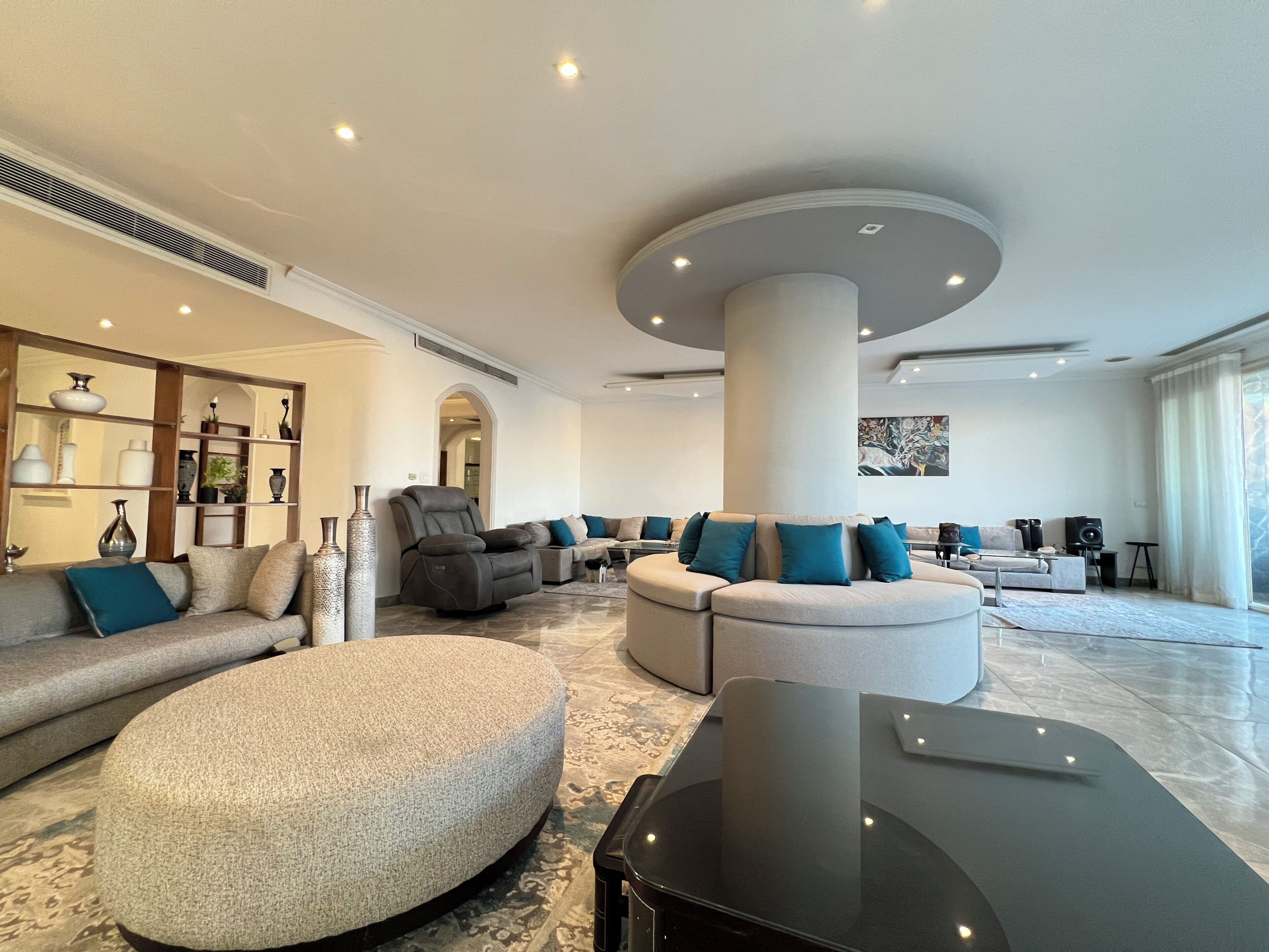 Deluxe Apartment, 3 Bedrooms, Private Bathroom, River View | Living area