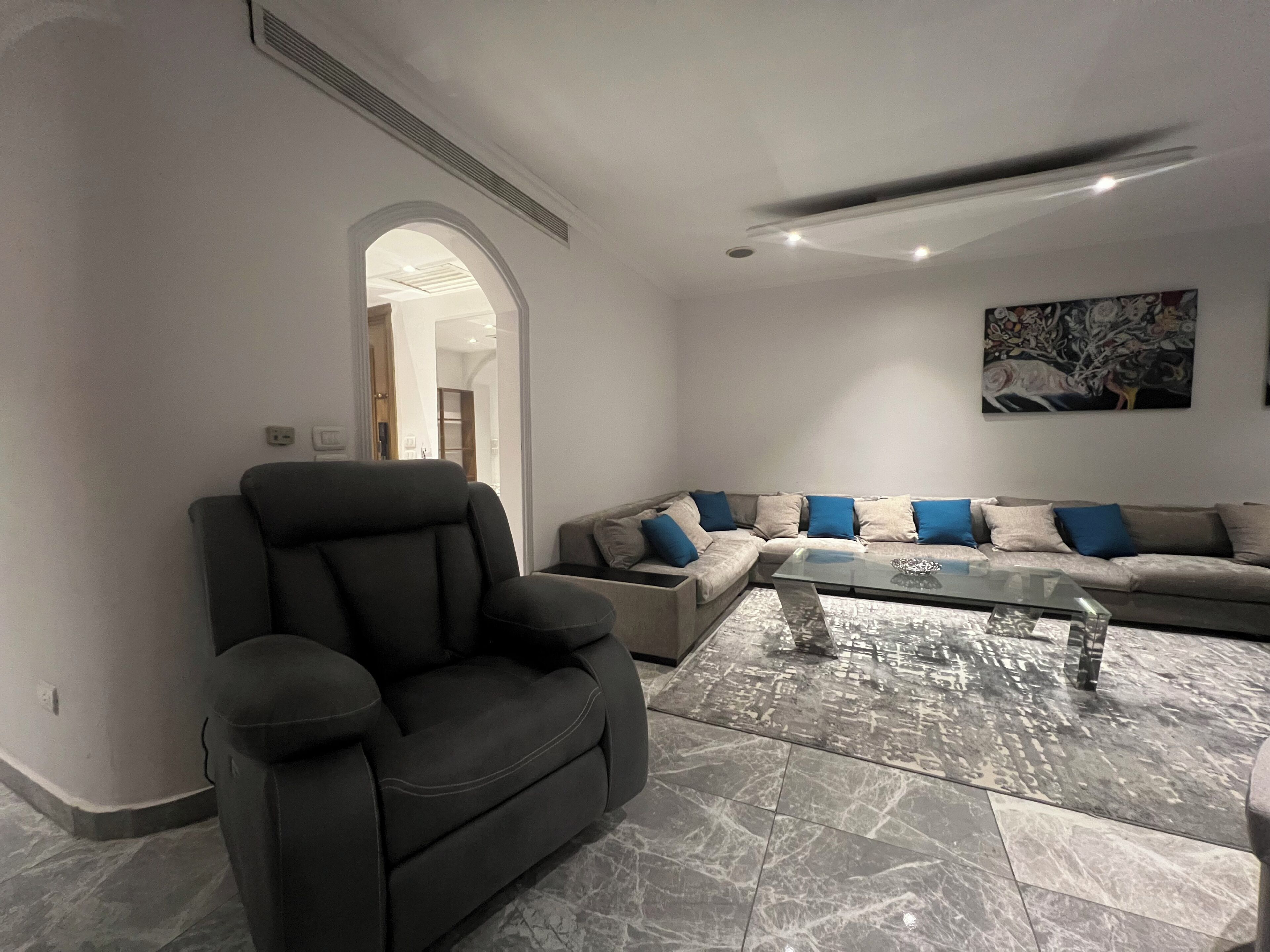 Deluxe Apartment, 3 Bedrooms, Private Bathroom, River View | Living area