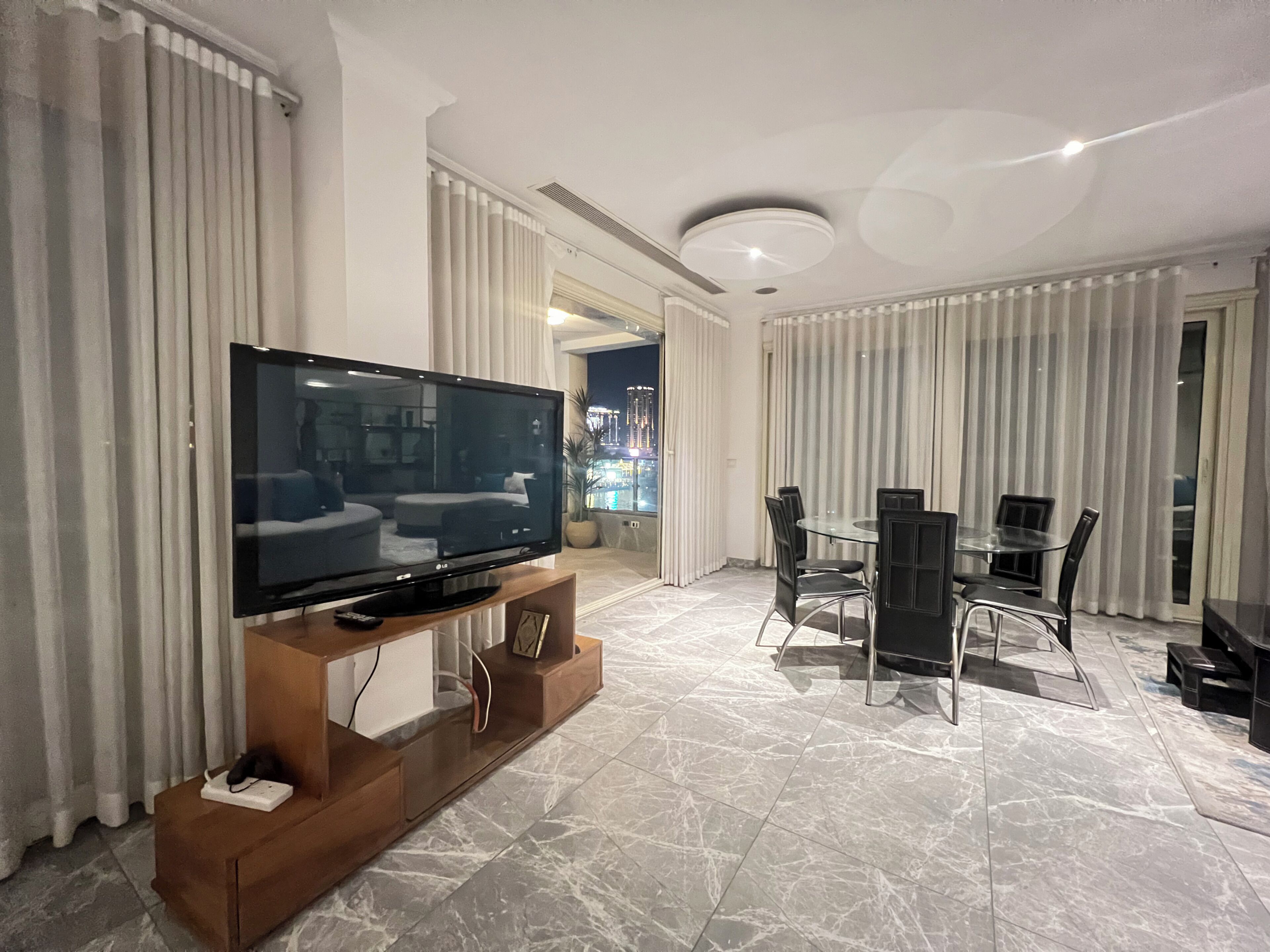 Apartamento luxo, 3 quartos, banheiro privativo, vista para o rio | Parte interna