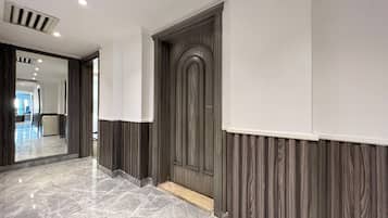 Deluxe Apartment, 3 Bedrooms, Private Bathroom, River View | Interior