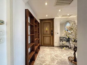 华  丽公寓, 3 间卧室, 私人浴室, 河景 | 住宿内部