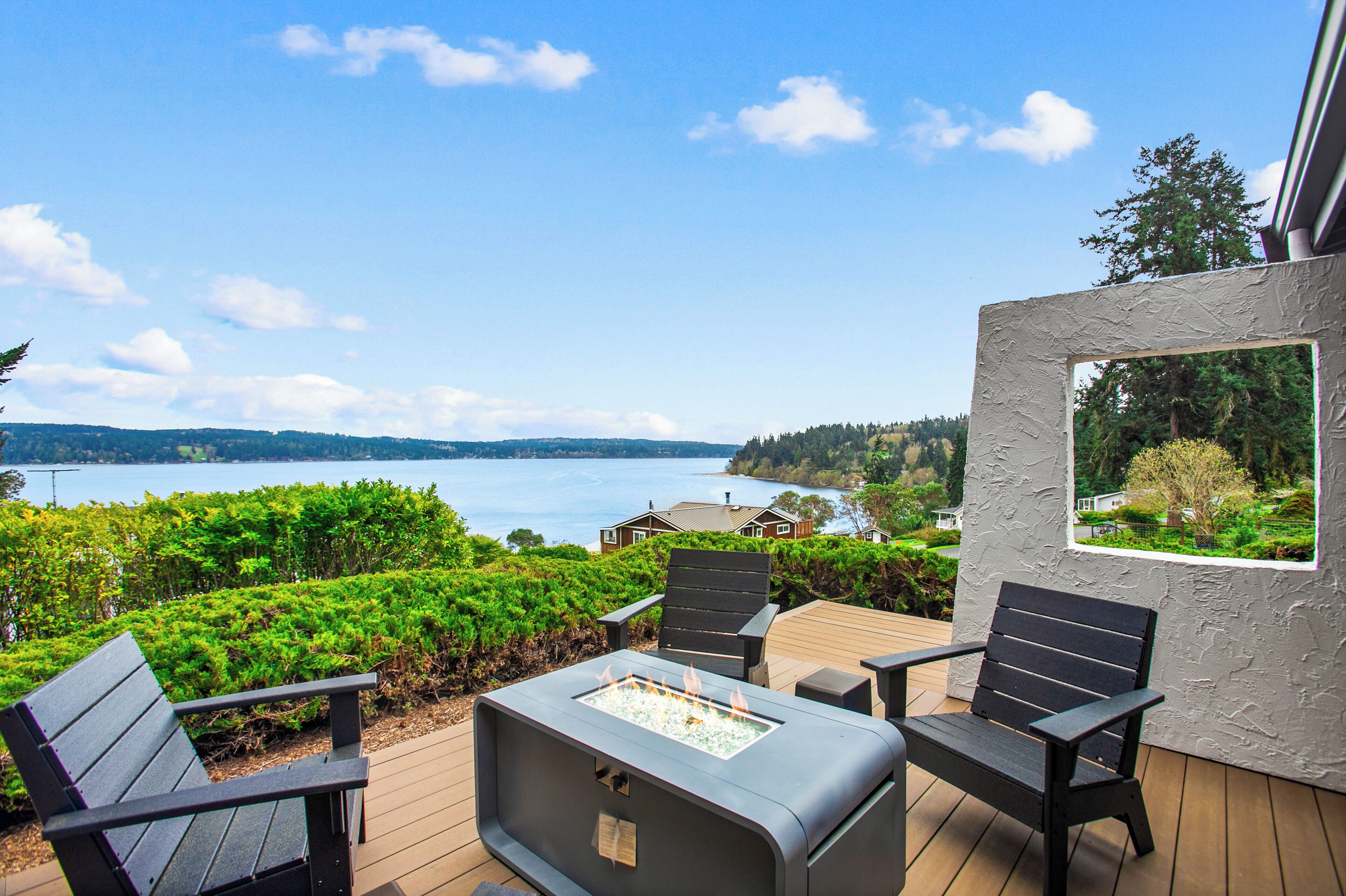 House, Partial Ocean View | Lake view
