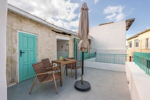 Outdoor dining - Amanda Sky by CVR (Roustika)