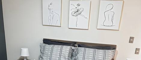 Iron/ironing board, internet, bed sheets