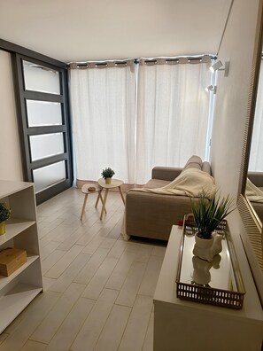 Living area - Modern, comfortable, well equipped, good location. Near Movistar arena! (Santiago)