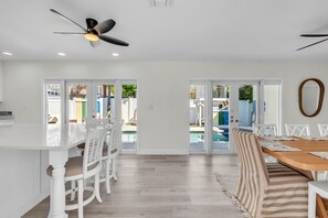 Dining - 🏠Private Home with Pool🌴Quick Walk To Beach🌞Sunny Palms Home (Treasure Island)