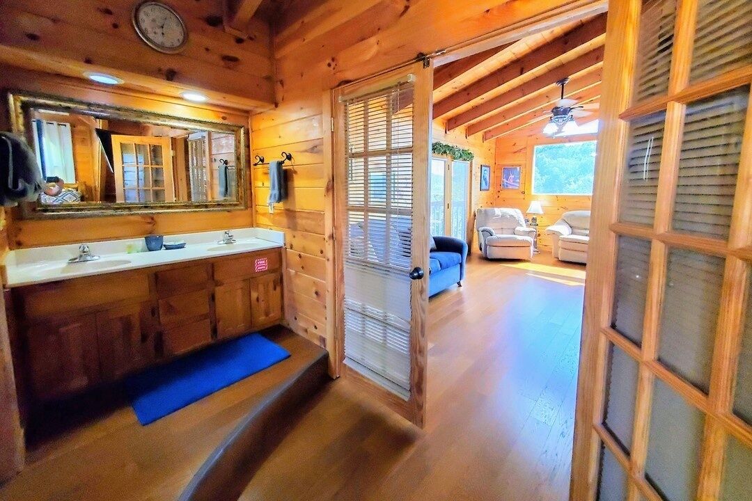 Cabin, 4 Bedrooms | Interior