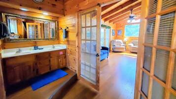 Cabin, 4 Bedrooms | Interior