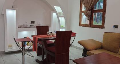 Quiet, serene, peaceful homestay. Come share my home with me. This is a homestay
