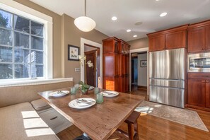 House, 4 Bedrooms | Dining - State Of Chill 4 Bedroom Home (Hood River)