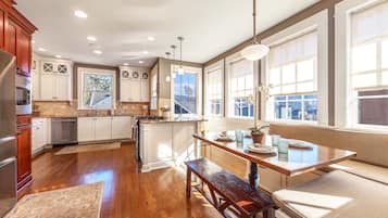 House, 4 Bedrooms | Private kitchen