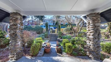 House, 4 Bedrooms | Property grounds