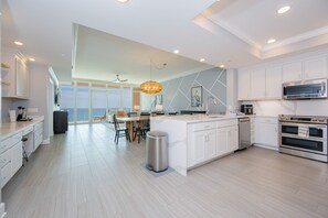 Appart'hôtel, 3 chambres | Cuisine privée | Réfrigérateur, four, cafetière/bouilloire