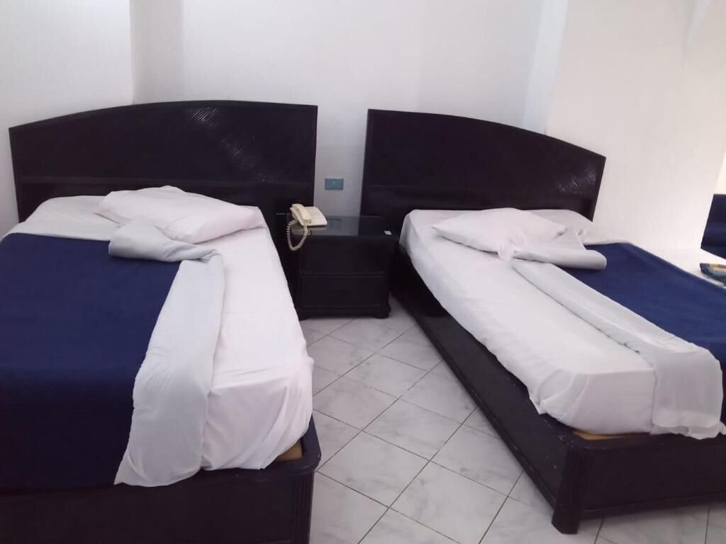 Quarto casal standard, sacada, vista para o lago