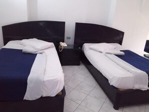 Quarto casal standard, sacada, vista para o lago