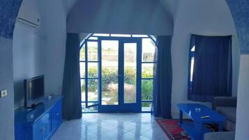 Standard dubbelrum - balkong - sjöutsikt | Vardagsrum