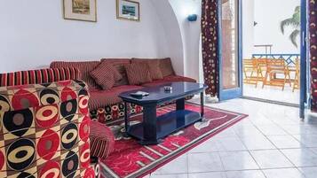 Juniorsvit - balkong - sjöutsikt | Vardagsrum