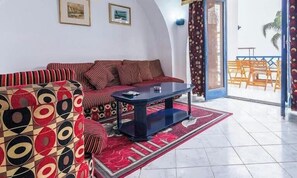 Junior Suite, Balcony, Lake View | Living area