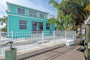 Terrace/patio - Waterfront Oasis in Jensen Beach – 3BR • 2.5BA • Private Dock • Walk to Beach (Jensen Beach)