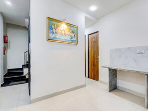 House | Interior - Classic With Balconyhotel Amazing House (New Delhi)